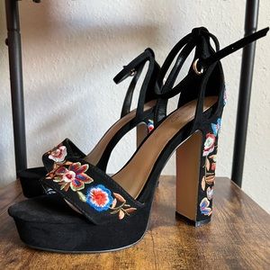 Aldo Black Embroidered Floral Heels. Size 6.5.